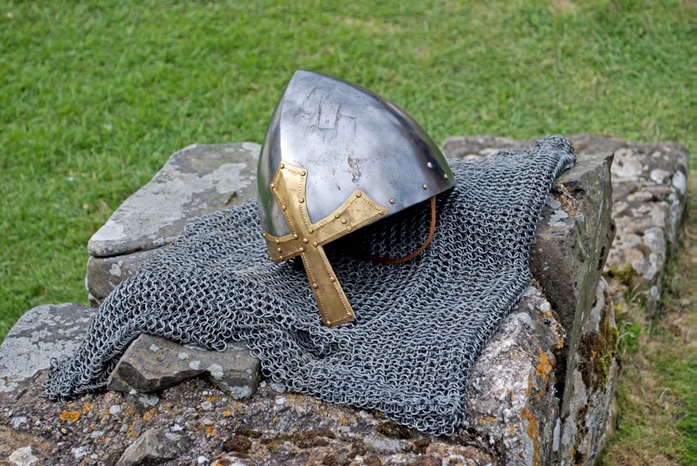 0404 Chain mail and helmet